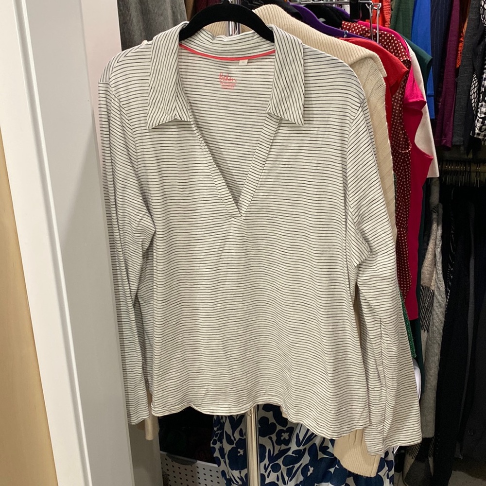 Boden v neck top